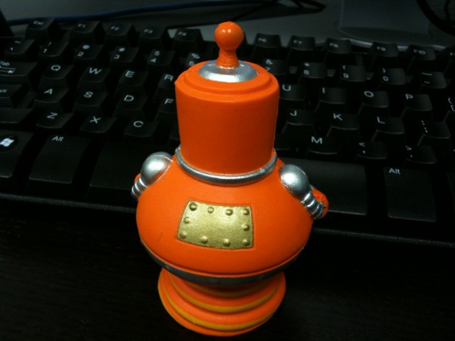 VPS.NET robot typing away